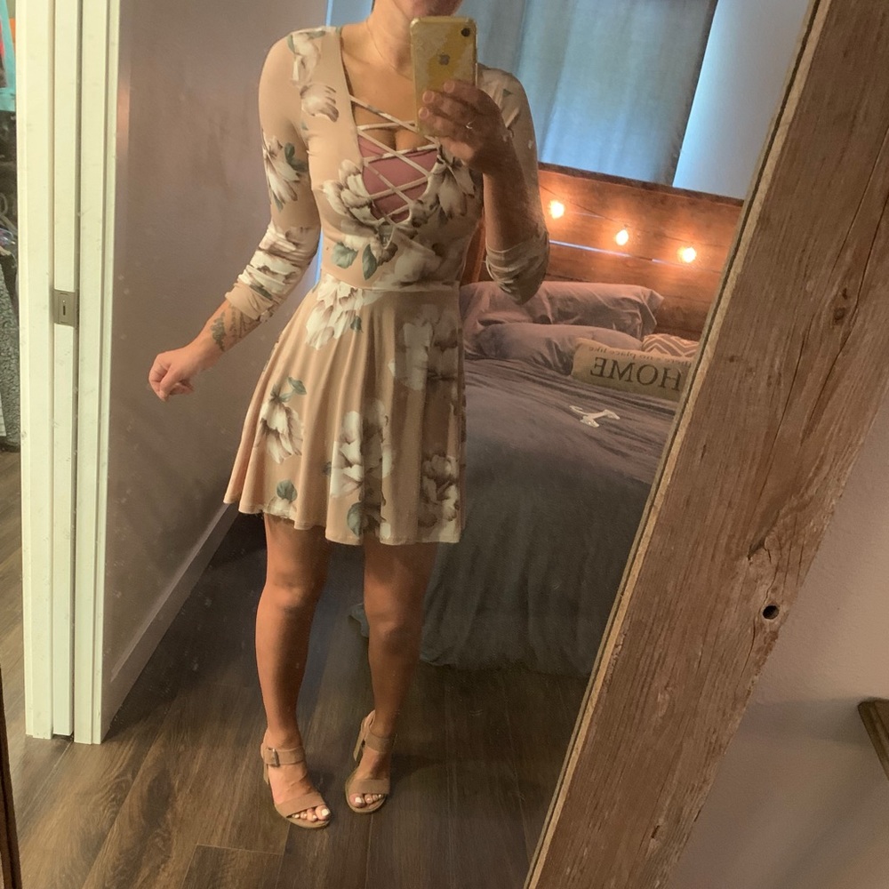 ✨long sleeve floral nude dress✨